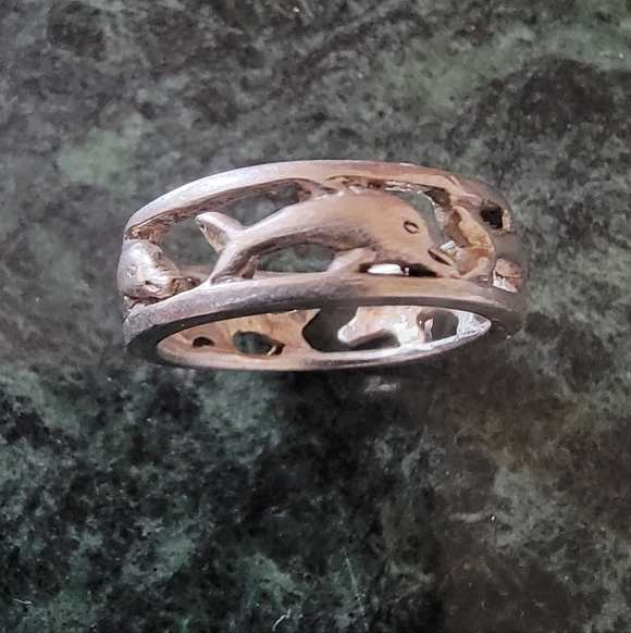 Elegant 925 Sterling Silver Dolphin Ring Size 8. - Picture 2 of 6